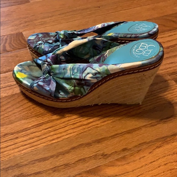 BCBG  floral wedges - Picture 4 of 5